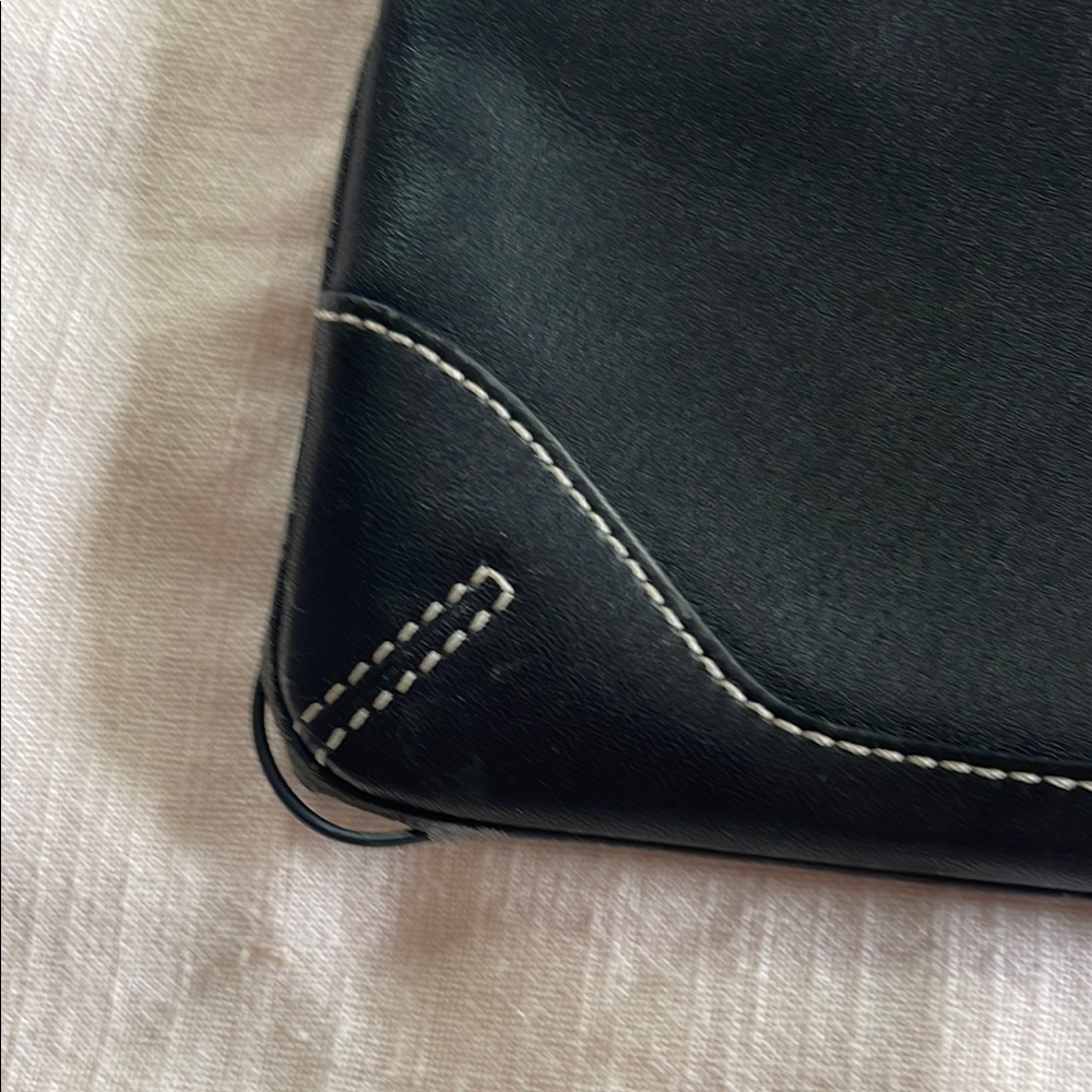 Luxury Coach Black Leather Clutch with Contrast Stitching - Picture 4 of 7